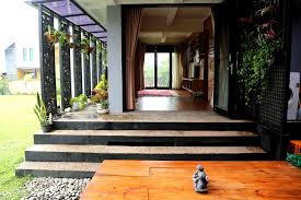 Desain dan model rumah kayu minimalis. Rumah Panggung Dengan Gaya Minimalis Tropis