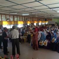 Penyusunan waktu solat fardhu telah diajarkan sendiri oleh malaikat jibrail kepada nabi muhammad s.a.w. Photos At Smk Badrul Alam Shah Kemasik Building In Kemasik