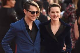 She is the recipient of a critics' choice television award as well as the media speculated that wood was discussing marilyn manson, with whom she had been in a relationship from 2006 to 2010.84 in. Evan Rachel Wood Is Engaged To Bandmate Zach Villa