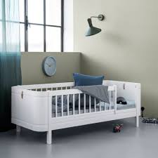With over 10 years of experience working with families, i recommend you try to wait until between 3 and 4 years old to transition from crib to bed. Choosing Your Child S First Bed Cuckooland