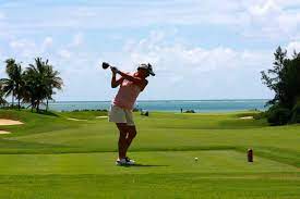 The image of golfers today has not really changed much since the 1970s and there are still preconceived notions however, many people looking to get into golf will be delighted to hear that the days of plaid pants and tacky shirts are long gone and there is much more. Difference Between Golf And Tennis Skirt Women Fitness Magazine