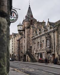 Unlimited Edinburgh On Instagram Presents Unlimited Edinburgh Exploringedinburgh Canongate Admin Ramseysel Edinburgh Holyrood Clock Tower