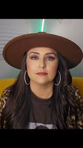 Shelly Lares (@littlemisstnt) • Instagram photos and videos