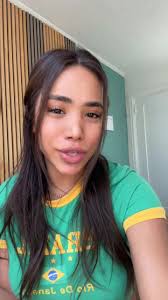 Alyda Guzman: Modèle Inspirante et Élégante