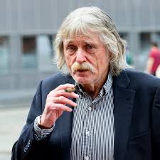 Johan Derksen terug in Vandaag Inside: 'Mijn vrouw lag plots op spoedeisende hulp' | Show | bd.nl