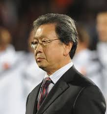 Former mayor recovering after midair resuscitation by cabin crew