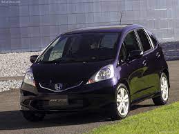 It became very popular because of its good packaging and economy efficiency, and won the car of the year japan award for 2001 to 2002. 2008 Honda Fit Test Drive Review Cargurus