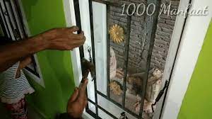 Pertama buatlah terlebih dahulu adonan semen yang digunakan untuk perekat kusen di dinding. Teknik Pemasangan Pengaman Jendela Paling Mudah Dan Cepat Youtube