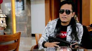 Lihat profil orang bernama gus miftah. Profil Gus Miftah Pembimbing Deddy Corbuzier Jadi Mualaf Viral Saat Beri Pengajian Di Klub Malam Tribun Batam