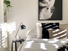 A coastal chic bedroom style can be created wherever you live with the help of our collection of inspiring beach bedroom design ideas and tips on how to achieve the look. Rental Decorating Ideas And How To Make It Feel Like Home