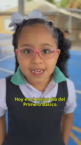 Hoy, niñas y niños de primero básico de la Escuela República de Italia  celebraron que ya aprendieron a leer y me invitaron a su ceremonia. Estoy  muy contento por ustedes, la lectura es una actividad ...