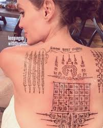 Angelina jolie is a famous actress with a serious love for tattoos, she's regularly featured in celebrity news magazines and websites with one of her new tattoo designs. Angelina Jolie On Twitter Angelina Jolie And Her Back Tattoos Credits