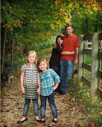 Pin By Amber Burns On Picture Ideas Family Photography Fall Family Pictures Family Picture Poses