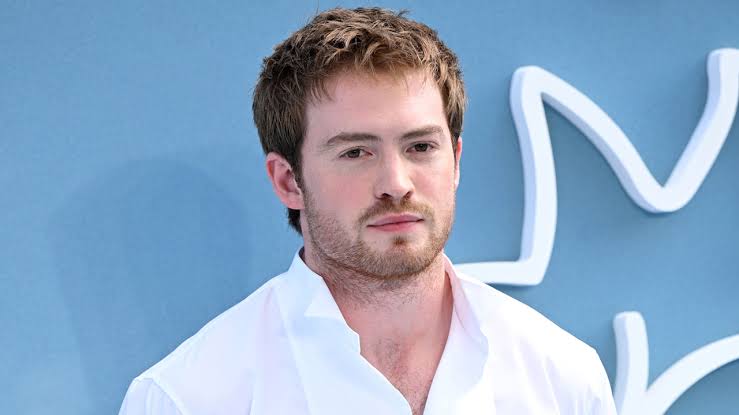 Is Kit Connor Single? What We Know About the 'Heartstopper Forever' Star's  Dating Life - Just Jared - Celebrity News and Gossip | Entertainment