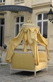 Lit A La Polonaise En Bois Sculpte Moulure Et Laque Estampille J B Boulard Epoque Louis Xvi French Style Furniture Interior Vignette Grand Furniture