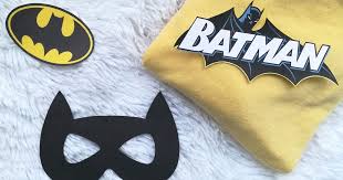 Maska dla dzieci batmana jest jedną z najpopularniejszych wśród chłopców, więc dlaczego nie zadowolić swojego ulubionego dziecka i nie stworzyć sobie takiego arcydzieła. Batman Maska Handmade
