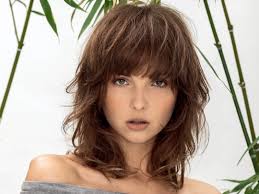 I tagli di capelli medi sono da sempre tra i trend più amati dalle . Capelli Medi I Tagli Per La Primavera Estate 2020 Per Lisci Mossi E Ricci The Wom Beauty