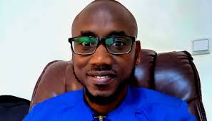 Mohamed Dia : "La politique au Sénégal...à chacun son tour chez le  coiffeur"