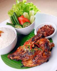Makanan khas lombok ini banyak peminat karena rasa pedas serta gurihnya. Resep Ayam Taliwang Khas Lombok Yang Pedas Dan Menggiurkan Yukepo Com