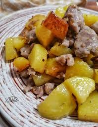 Maybe you would like to learn more about one of these? Salsicce E Patate In Padella Ricetta Veloce Per Una Cena Perfetta
