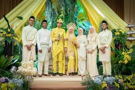 Enaknya menjadi tulang punggung keluarga. Sanggul Lintang Memang Berat Sangat Pengantin Gembira Majlis Tema Songket Tetap On Layankan Saja Kepala Pening Mencengkam Viral Mstar