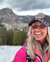 Jillian Dunham's Instagram, Twitter & Facebook