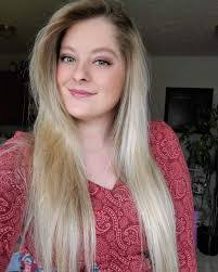 Caitlin Murnane's Instagram, Twitter & Facebook