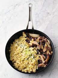 Pear Gorgonzola Farfalle Jamie Oliver Pasta Recipes Recipe Pasta Recipes Quick Easy Meals Gorgonzola Pasta
