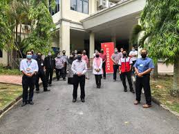12:01 araj creative 29 669 просмотров. Pengarah Prasarana Ukm Bersama Pegawai Prasarana Ukm