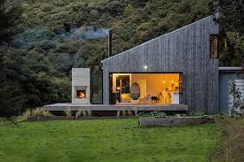 Back Country House Is An Idyllic Getaway Set Among The Forests Of New Zealand Maison Prefabriquee Maison Maison Bois