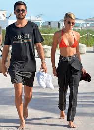 Some hollywood celebrities try to keep their private life in secret but some of them always try to show every detail of their personal life. Kourtney Kardashian Upset At Scott S Age Gap With Sofia Daily Mail Online