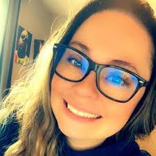 Jen Cabrera's Instagram, Twitter & Facebook