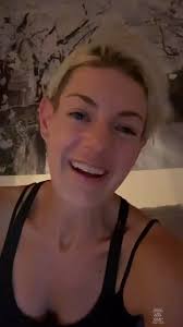 @lizzie.falkner is one of the AWESOME trainers for EverLimitless’s 200 hour  online YTT this October! 🧘🏼‍♀️🥳, This course will be taught live