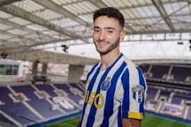 João mário neto lopes, known as joão mário, is a portuguese professional footballer who plays for fc porto as a forward. Fc Porto Diogo Leite Joao Mario E Fabio Vieira Titulares Visao De Mercado