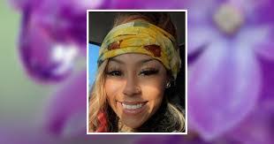 Janet Yoder's Instagram, Twitter & Facebook