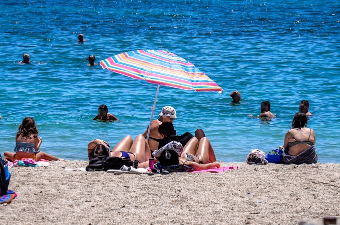 Καιρός: Στους 35 βαθμούς ο υδράργυρος - Πού αναμένονται βροχές σήμερα -  Dnews