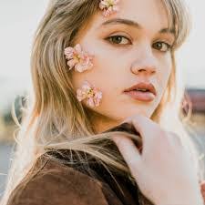 Amanda Hillyard's Instagram, Twitter & Facebook