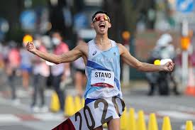 The 29 year old was born in grumo appula in puglia but lives in rome with his wife and former colleague fatima lofti. Bacvabwrho5rtm