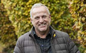 4 at times, this leads him to feel superior. Gordon Dubai Gordon Ramsay Is Coming To Dubai Buro 24 7 Gordon Barr Is Highly Regarded By Both Peers And Clients Who Highlight His Extensive Experience In The Market Myjennycraigadventure