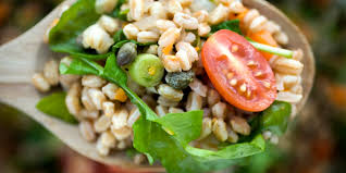 Esiste il farro intero, il farro spezzato, il farro perlato. Come Cucinare Il Farro