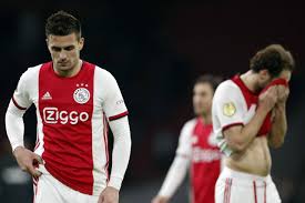 Przegląd pokazuje szczegółową tabelę rozgrywki eredivisie w sezonie 19/20, łącznie z tabelą domową i wyjazdową po prawej stronie. Spielverbot In Den Niederlanden Eredivisie Kann Saison Nicht Beenden Sky Sport Austria