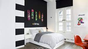 The bronze of the backdrop and the metallic hues of the. 20 Beautiful Black Accent Walls In Different Bedrooms Home Design Lover