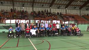 Niort fc e clermont foot participa do campeonato ligue 2, frança. L Equipe De France De Foot Fauteuil A Niort Youtube