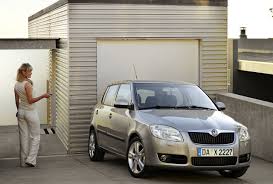 It is the successor of the škoda felicia, which was discontinued in 2001. Opel Corsa D Vs Skoda Fabia Ii Opinie Porownanie Wady Zalety Silniki