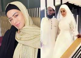 Fatima came into limelight after playing the role of aamir khan's daughter in the film dangal. Sana Khan Biography Family Boyfriend Husband Movies Nikah Age
