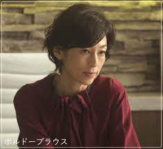 suits スーツ 4話 鈴木保奈美が着用の洋服 バッグにジュエリーも 4 1 1 ショートのヘアスタイル ボルドー ワンピース スーツ