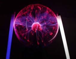 Bygge en plasma ball er ikke et prosjekt for noen med ingen erfaring i elektronikk, men for den erfarne elektro tinkerer det kan være massevis av moro og et flott. Plasma Diy Howto Play With Your Plasma Ball