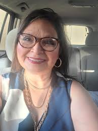 How to layer necklaces effectively?