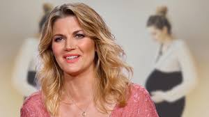 Nina bott wird zum vierten mal mama | ihr freund verlas sich beim schwangerschaftstest. Ex Gzsz Star Nina Bott Ihr 4 Kind Ist Da Sie Teilt Ein Foto Und Den Babynamen Bunte De