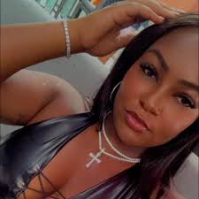 Who's joining us at 18 different SOLD OUT shows around the world this  weekend? 🎉 Tag in ✋ FRI